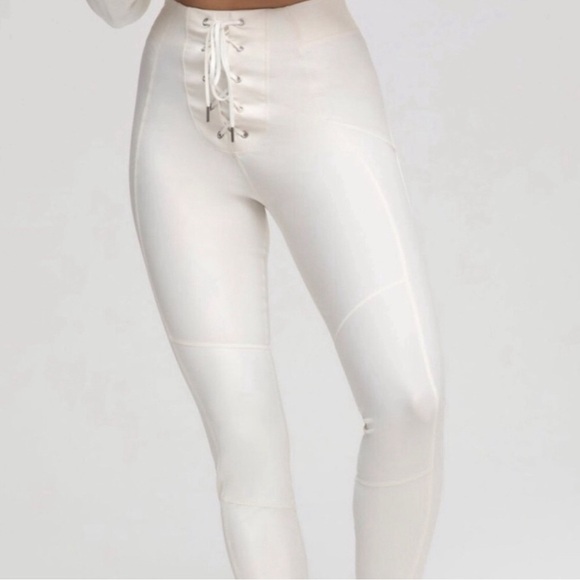Good American Bombshell Lace Up Leggings in Ivory - Picture 4 of 7